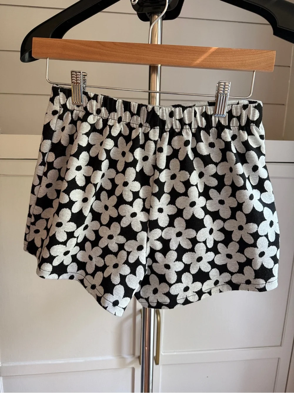 Old Navy Black and White Floral Skort